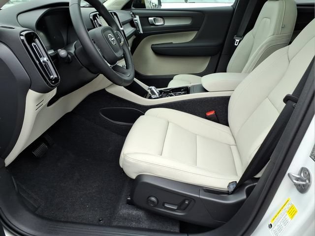 New 2026 Volvo XC40 B5 Plus w/ Protection Package Premier AWD/4WD image 14