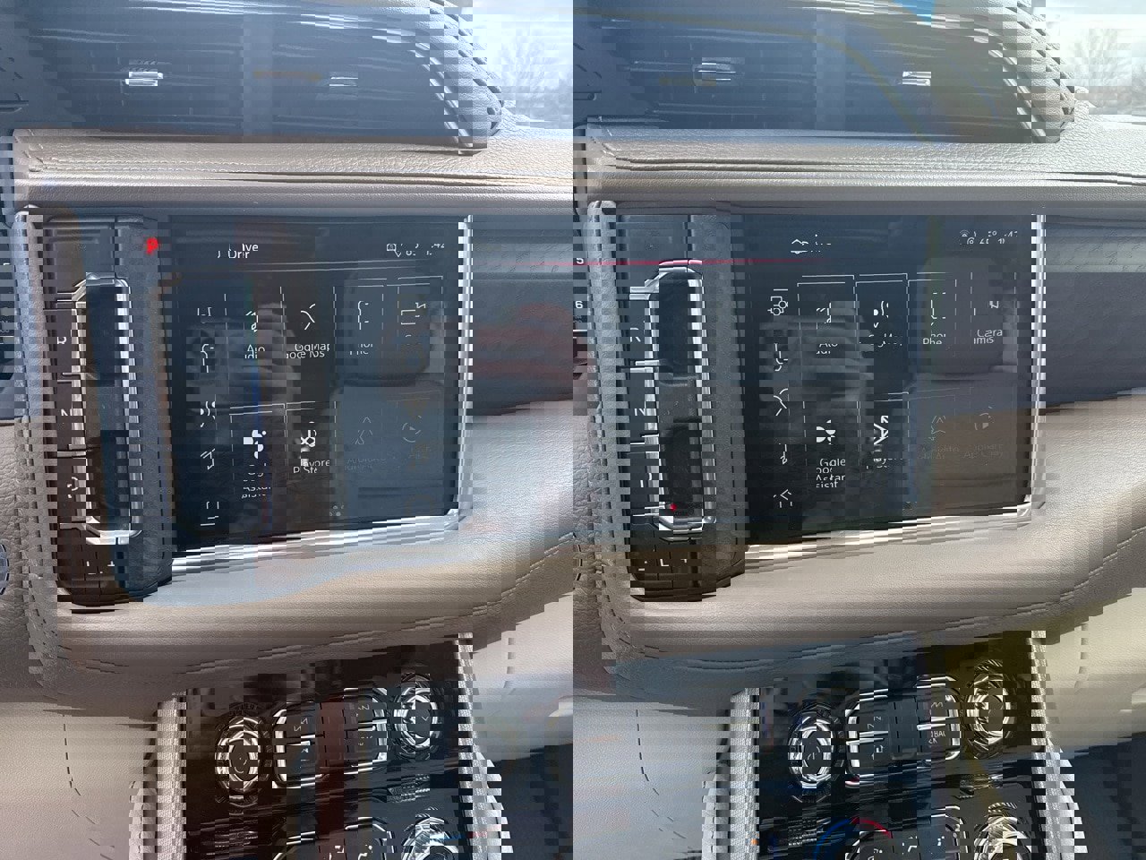 Used 2024 GMC Yukon Denali image 11