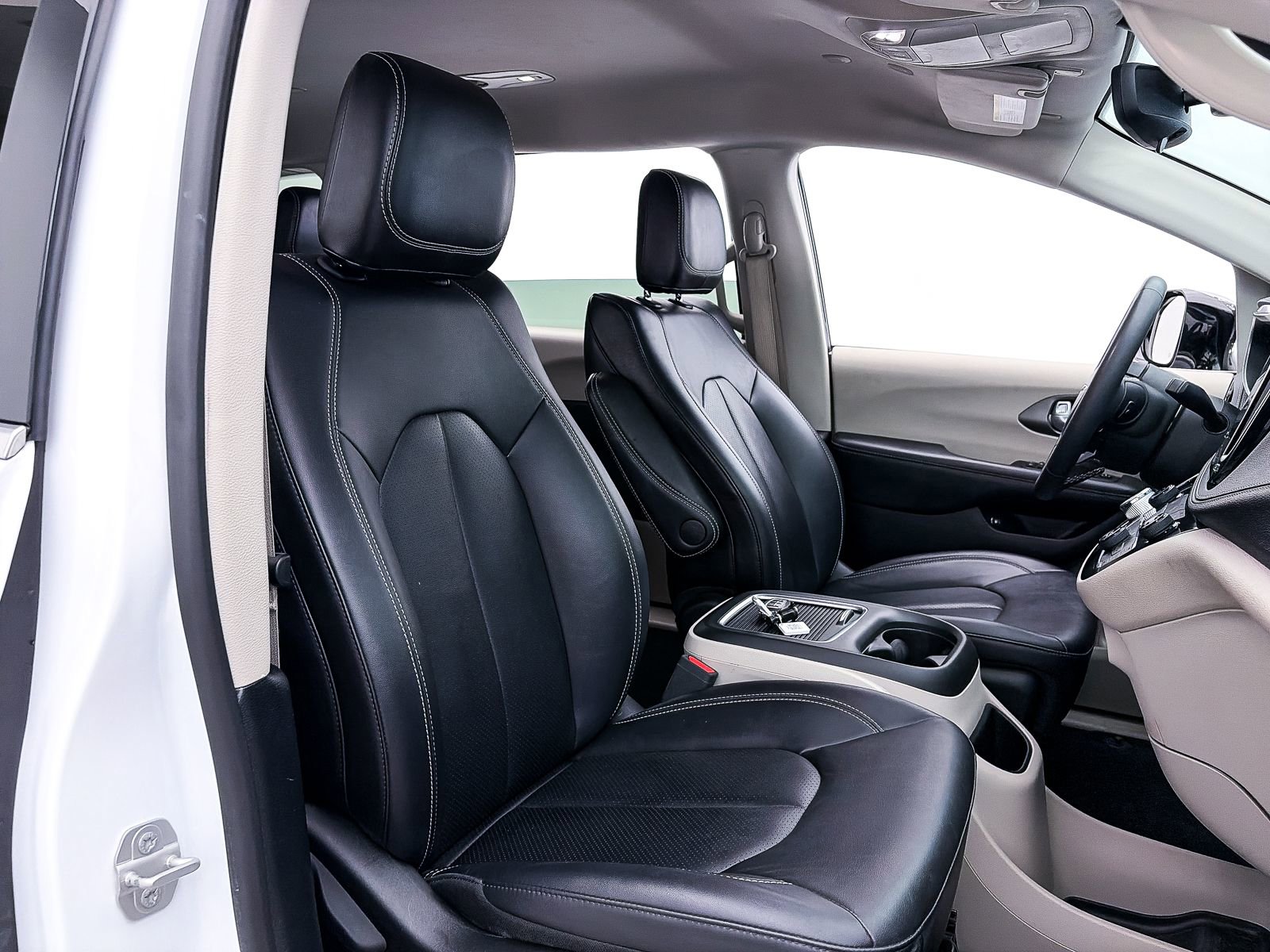 Used 2024 Chrysler Pacifica Limited FWD image 36