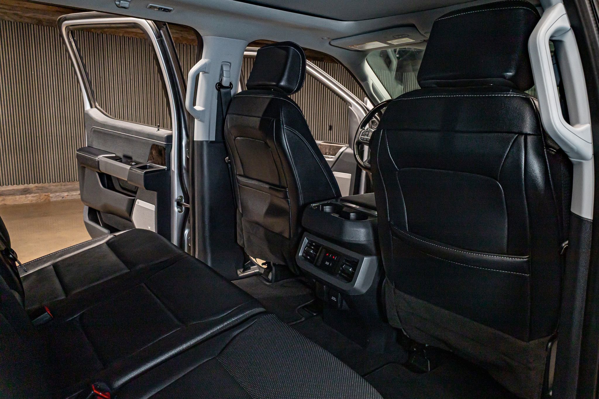 Used 2023 Ford F450 Lariat w/ Camper Package image 27