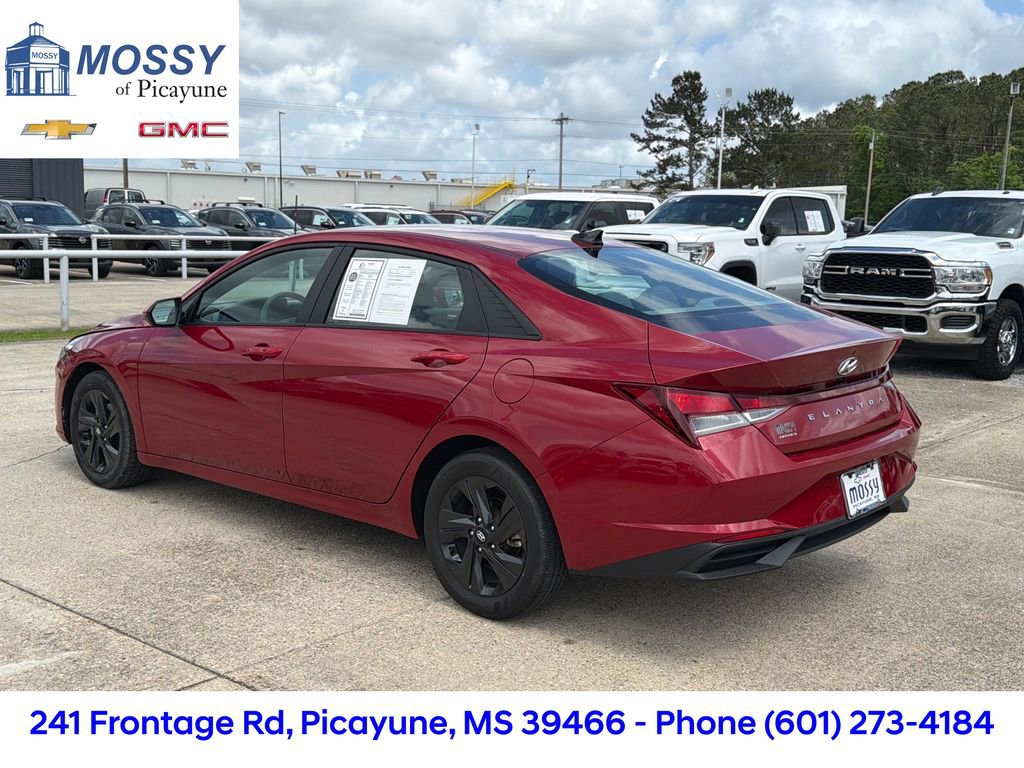 Used 2023 Hyundai Elantra SEL w/ Cargo Package video 4