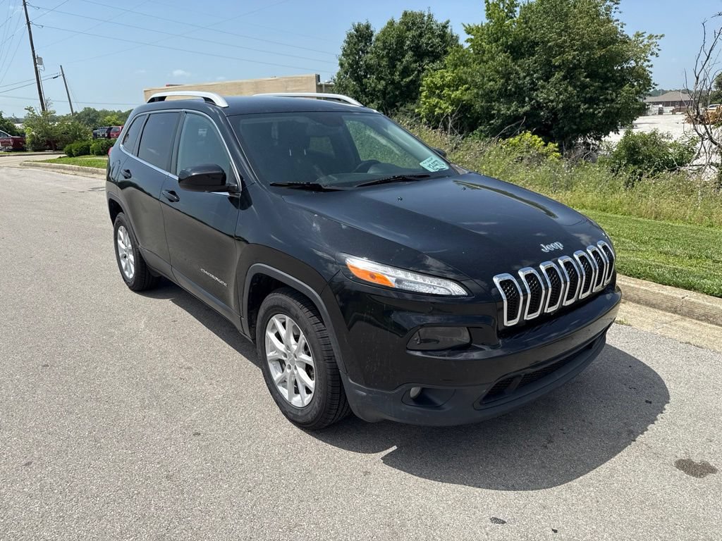 Used 2018 Jeep Cherokee Latitude w/ Cold Weather Group FWD image 2