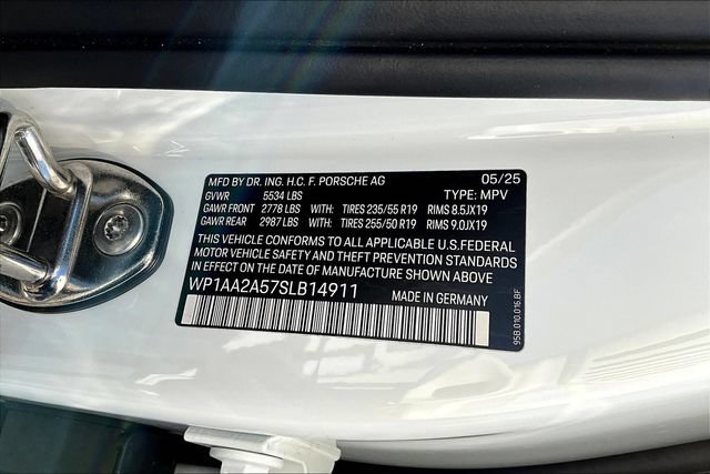 Used 2025 Porsche Macan AWD/4WD image 19