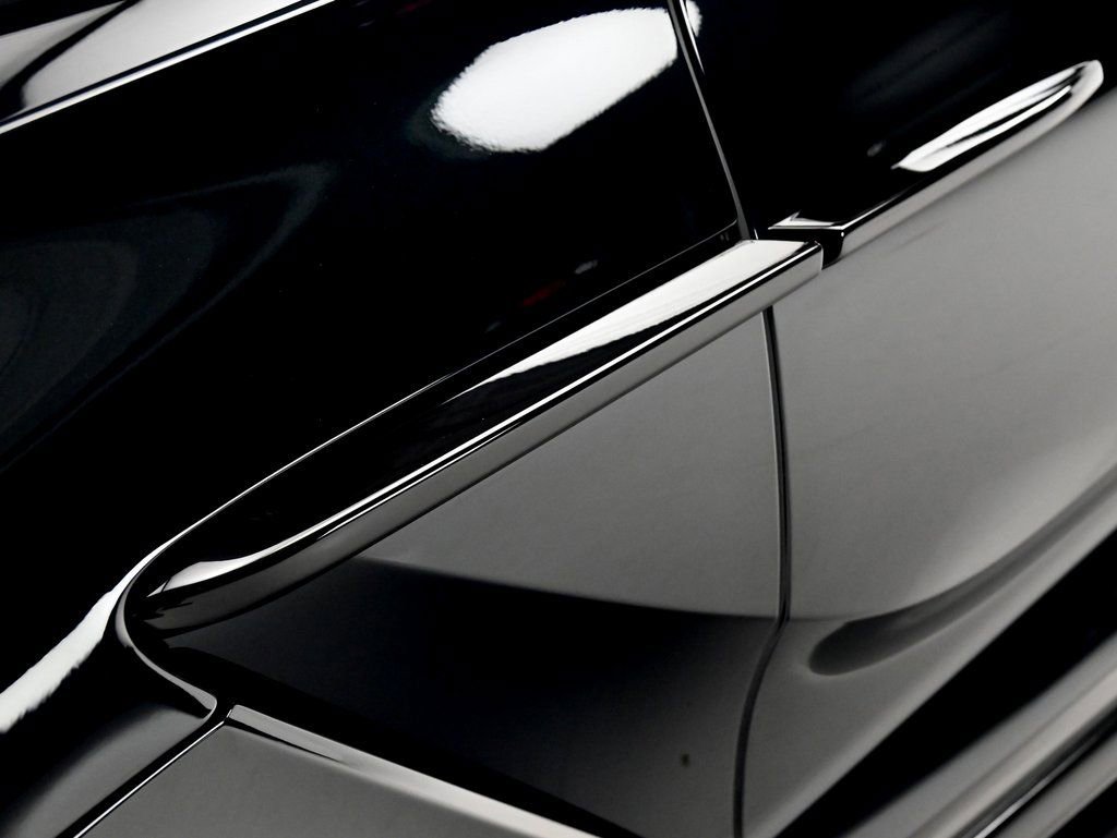 New 2026 Aston Martin DBX 707 image 30