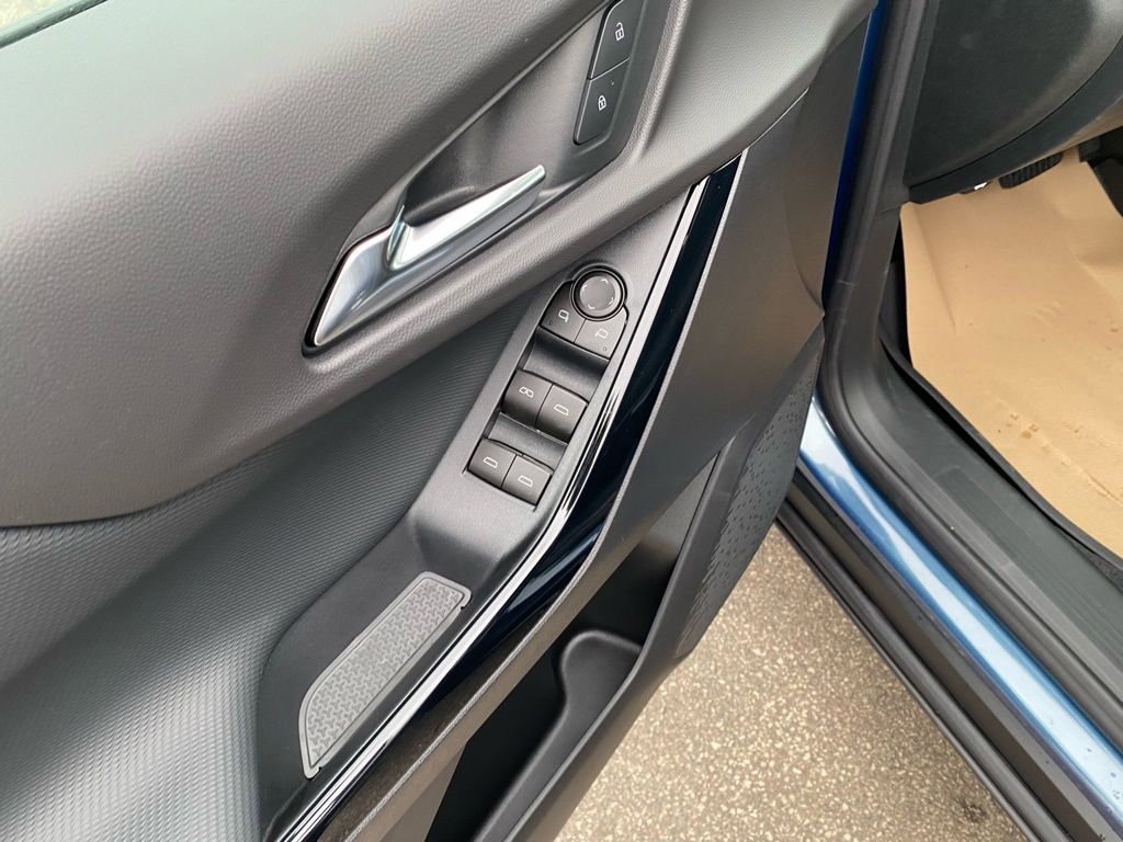 New 2026 Chevrolet Equinox LT w/ Midnight Edition image 11