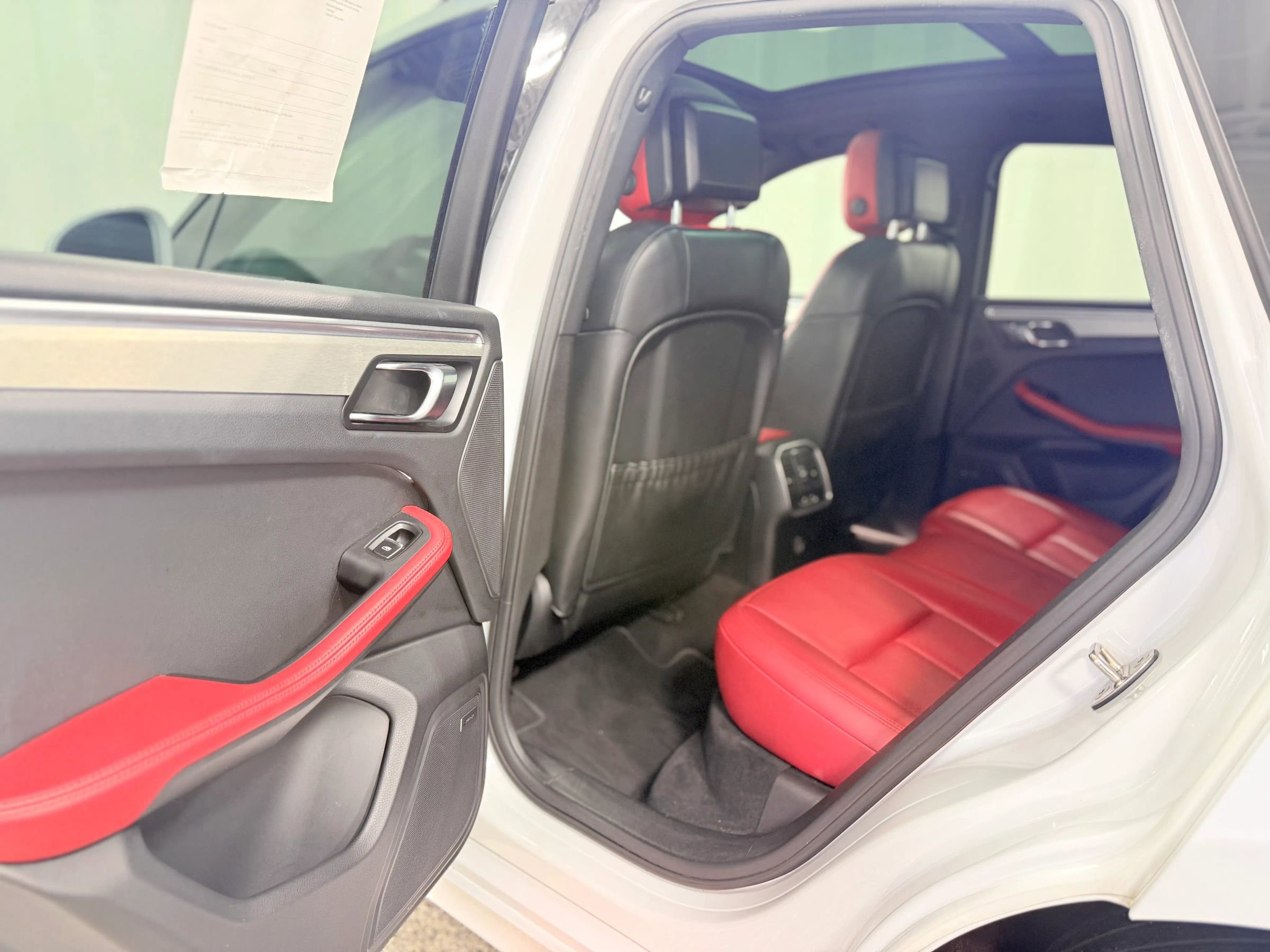 Used 2018 Porsche Macan GTS image 32