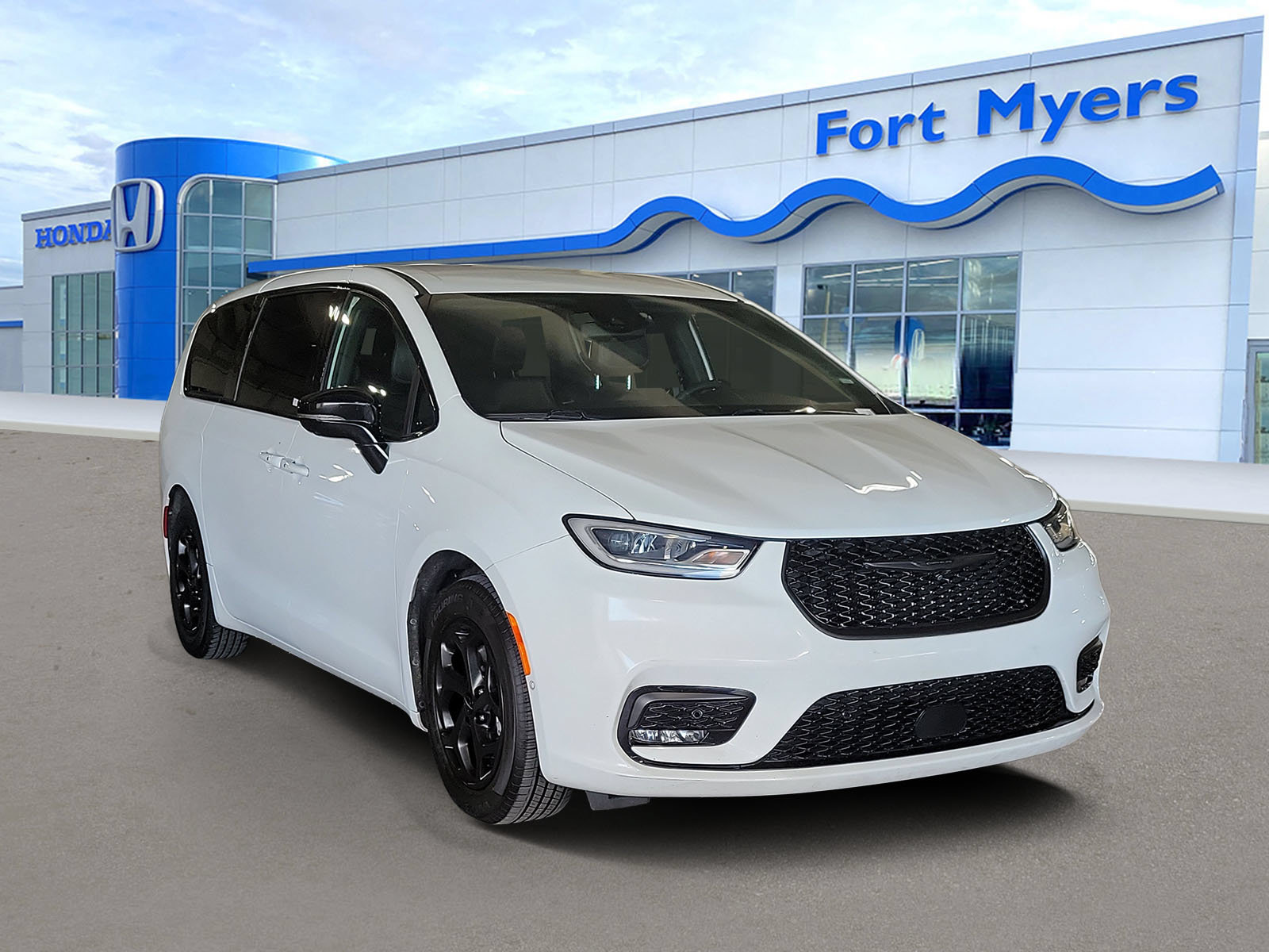 Used 2024 Chrysler Pacifica Limited