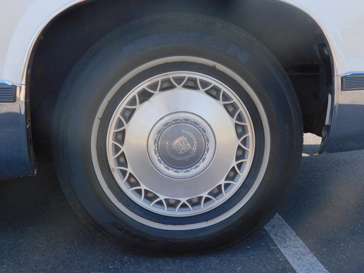 Used 1995 Cadillac Fleetwood Brougham image 18