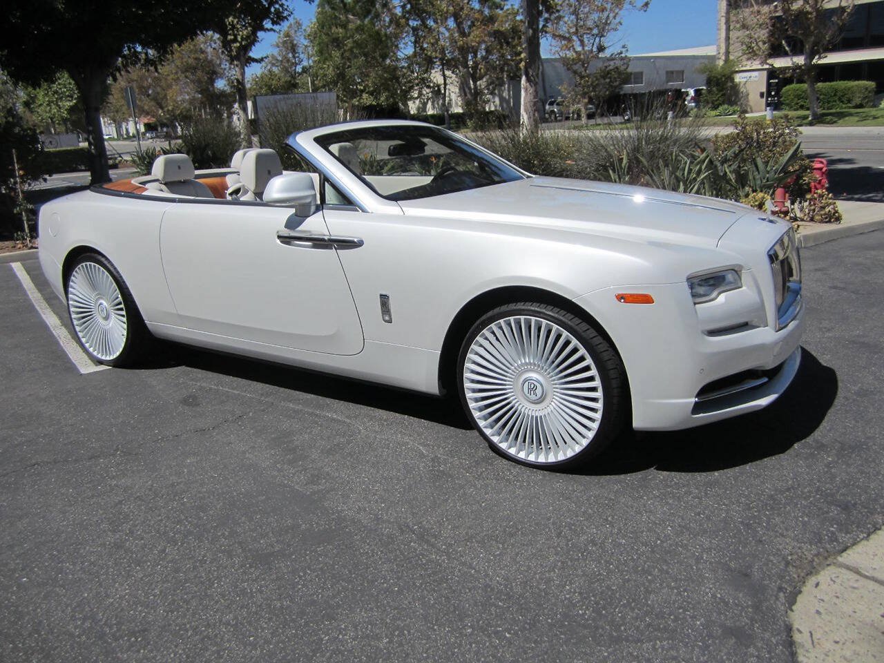 Used 2016 Rolls-Royce Dawn RWD image 20
