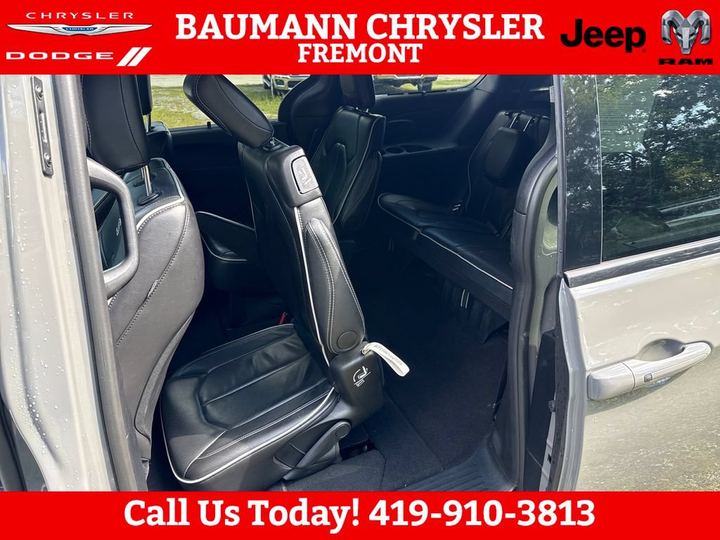 Used 2025 Chrysler Pacifica Limited FWD image 25