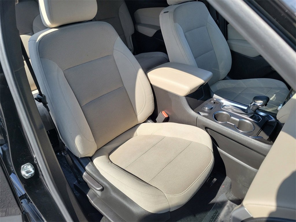 Used 2022 Chevrolet Traverse LS image 18