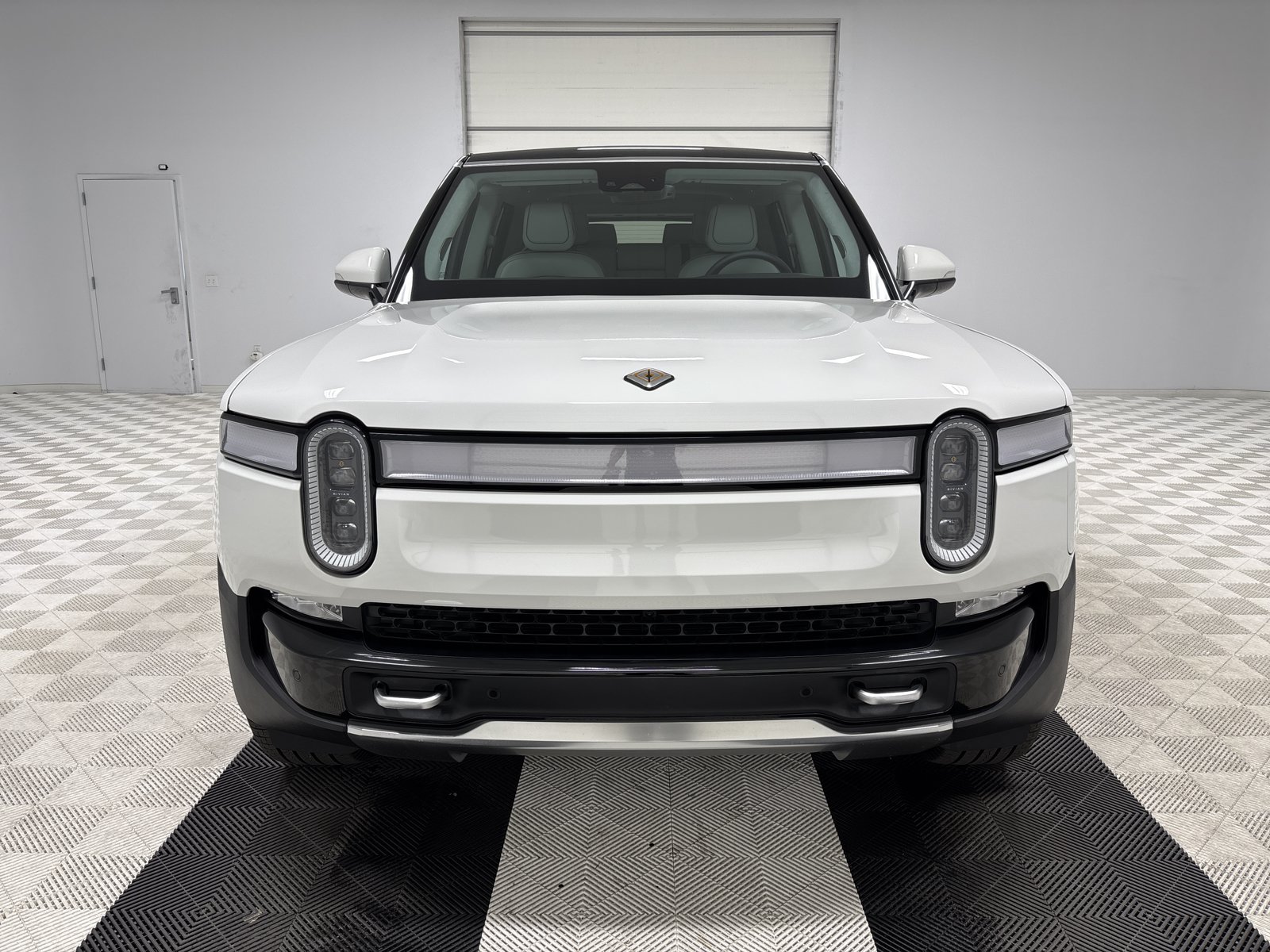 Used 2024 Rivian R1S Adventure AWD/4WD image 8