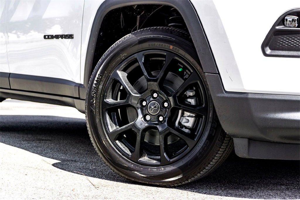 New 2026 Jeep Compass Latitude image 2
