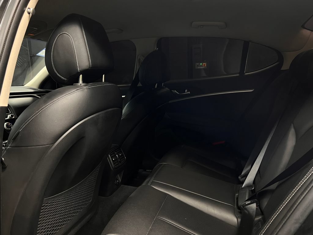 Used 2022 Genesis G70 2.0T RWD image 18