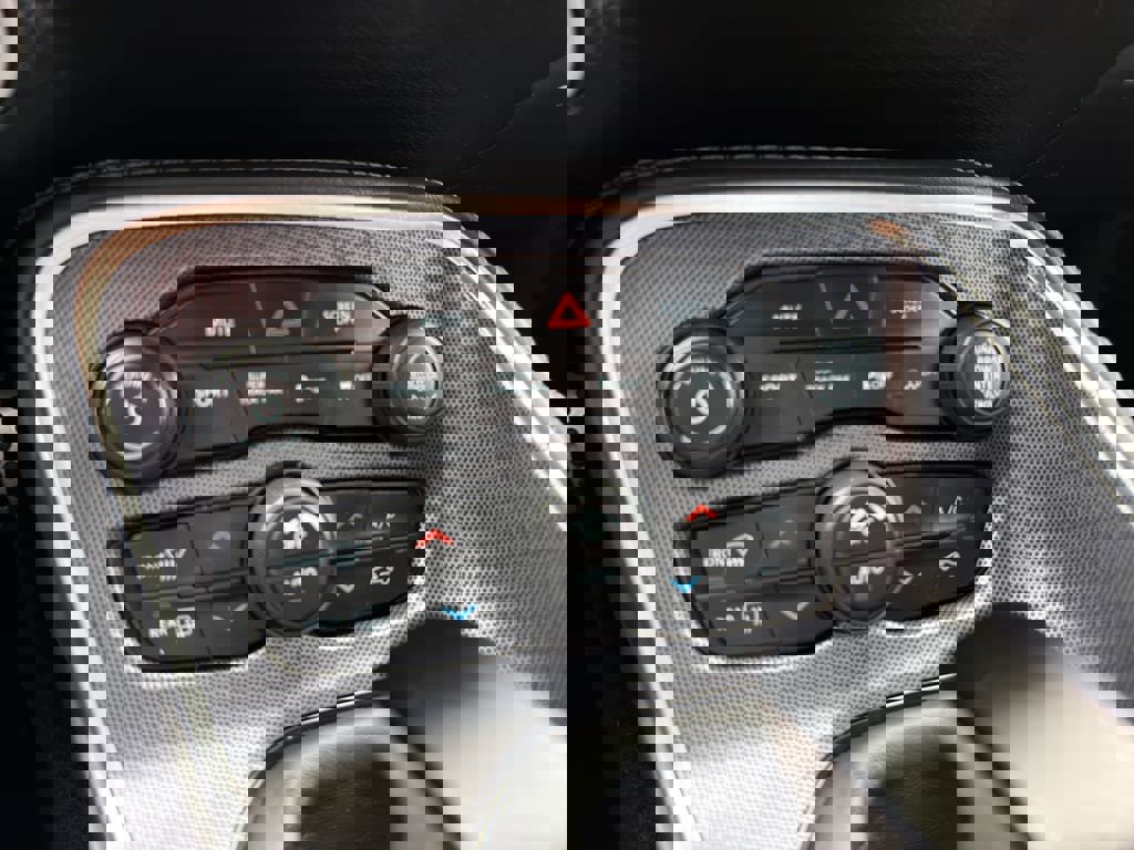 Used 2017 Dodge Challenger R/T Scat Pack w/ Leather Interior Group image 15