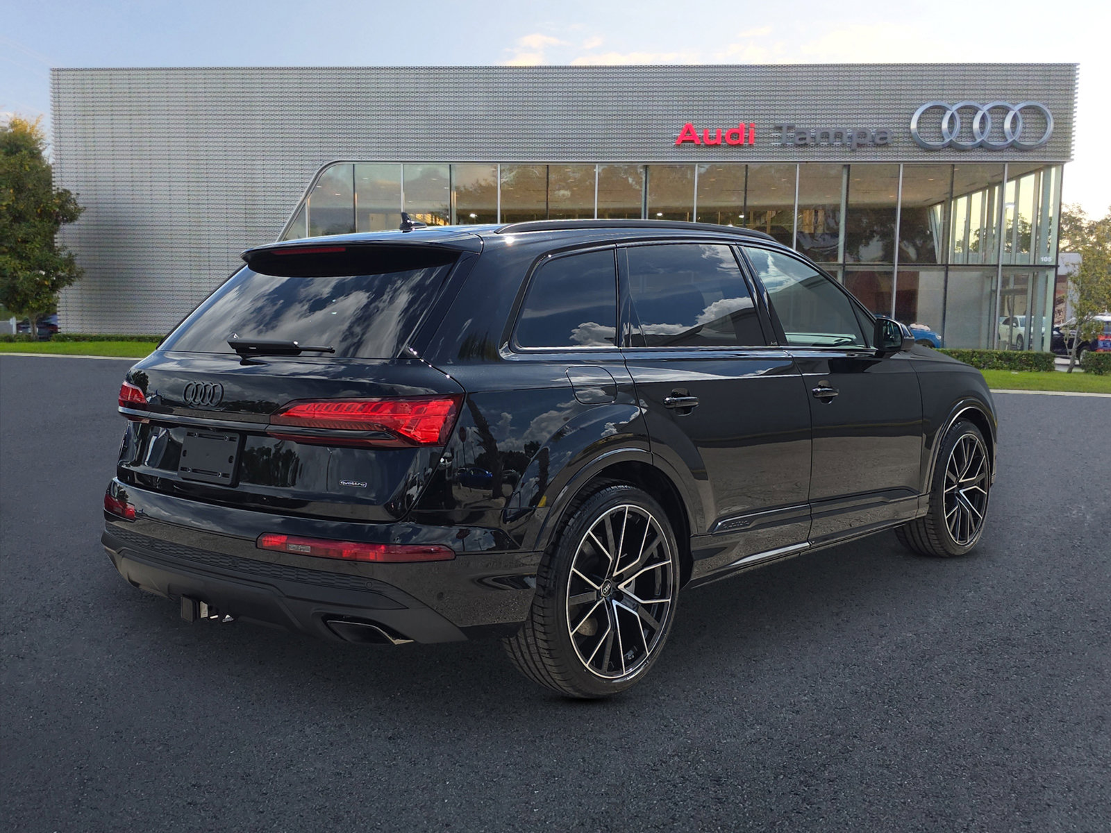 New 2025 Audi Q7 3.0T Prestige image 4