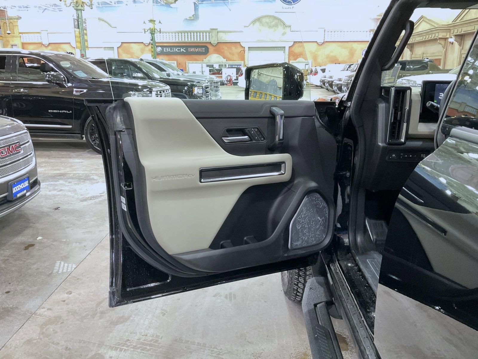 New 2026 GMC Hummer EV SUV w/ LPO, Dark Essentials Package image 9