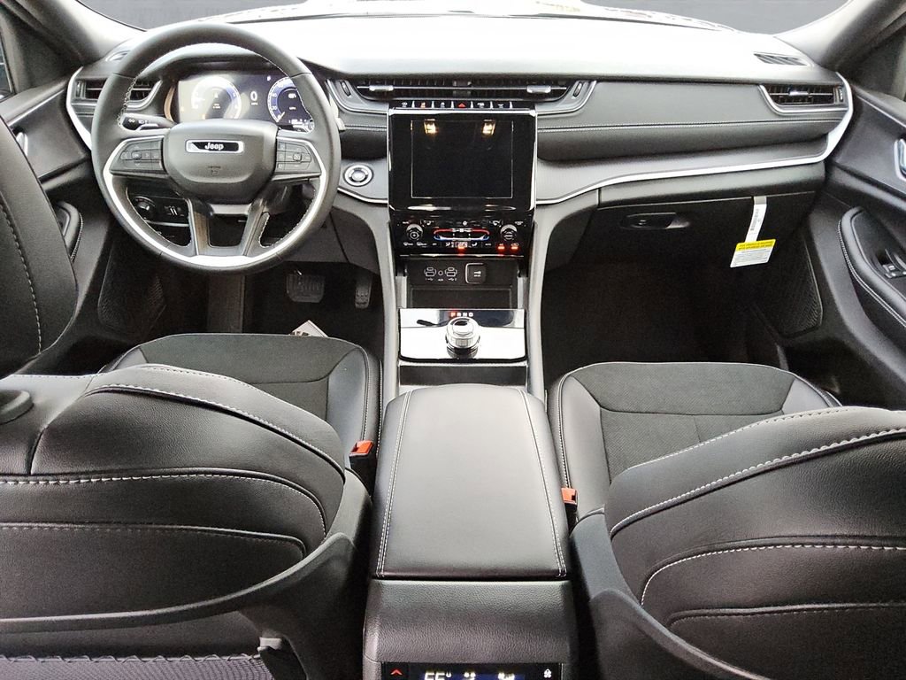 New 2025 Jeep Grand Cherokee L Altitude image 11