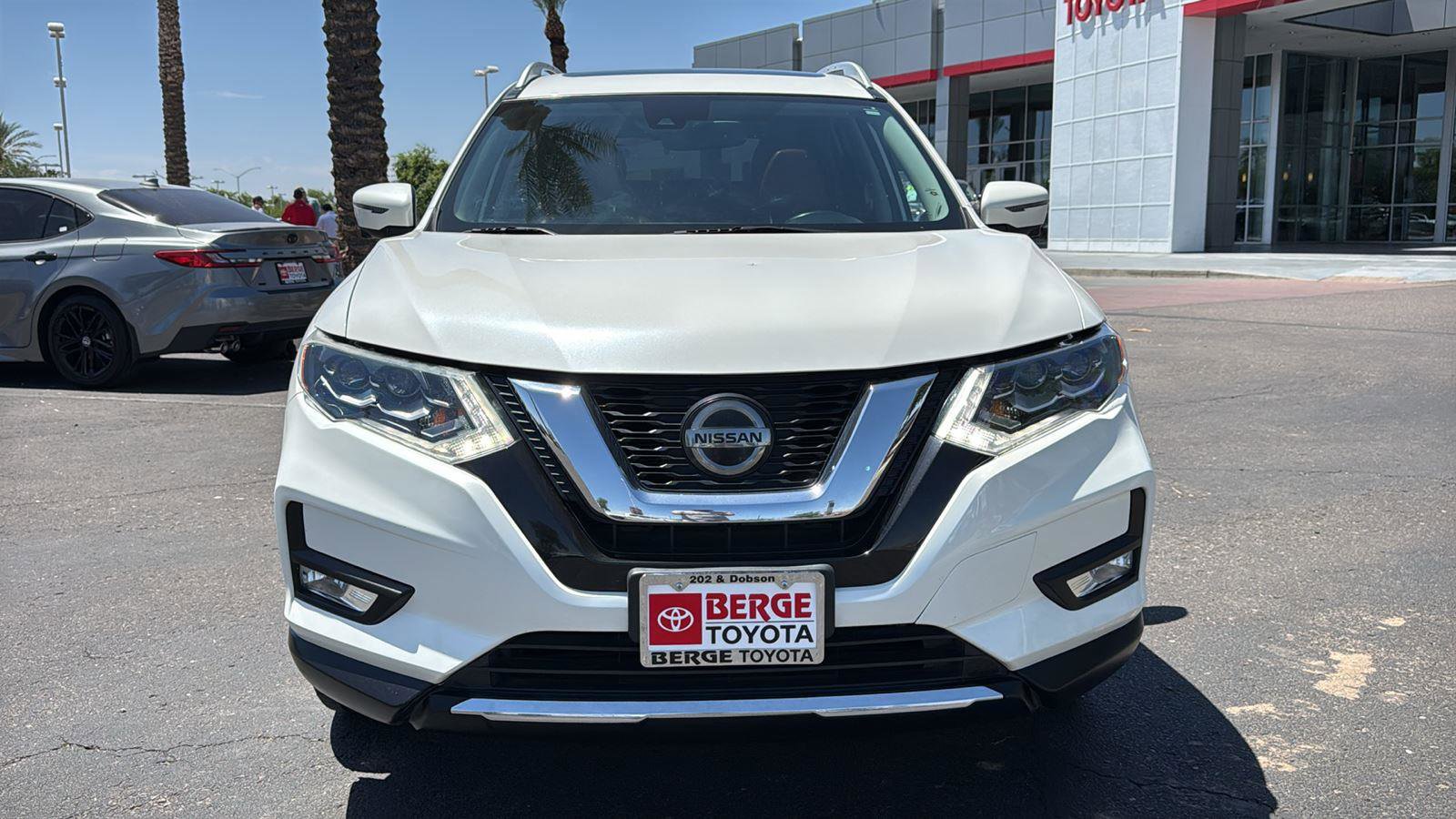 Used 2018 Nissan Rogue SL w/ Premium Package AWD/4WD image 2
