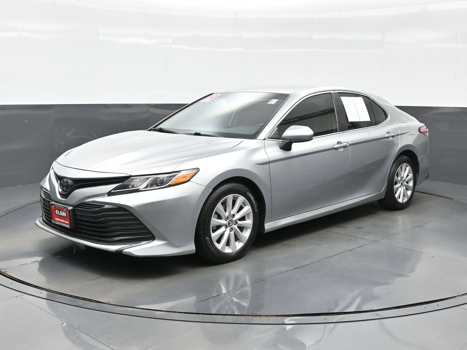 Used 2019 Toyota Camry LE FWD image 2