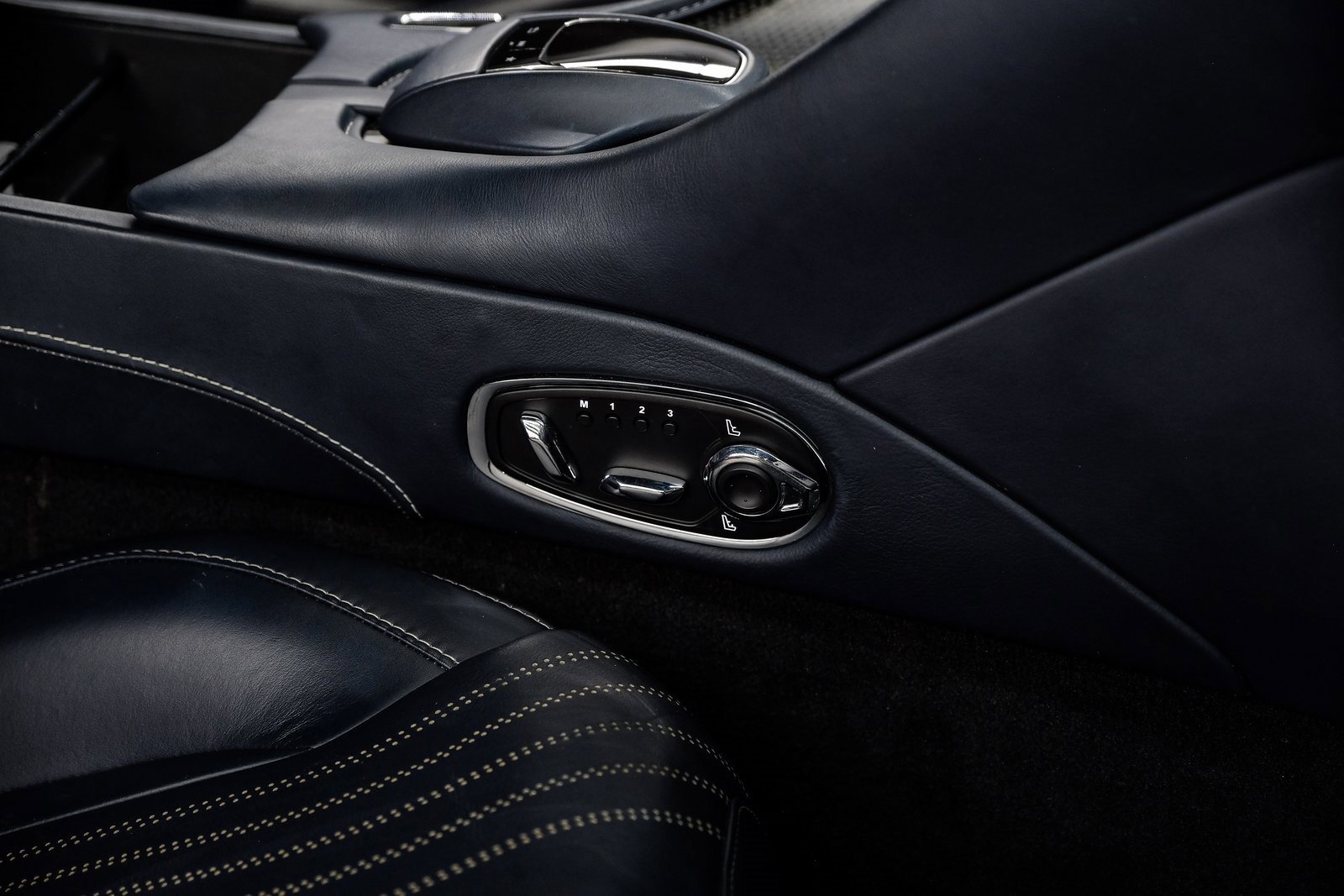 Used 2018 Aston Martin DB11 V12 image 43