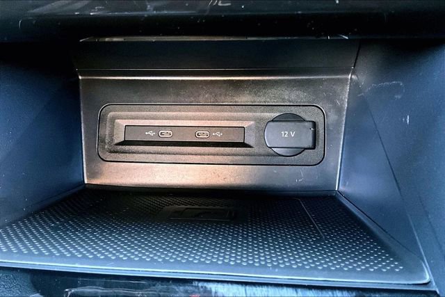 Used 2022 Volkswagen Atlas Cross Sport SEL R-Line image 16