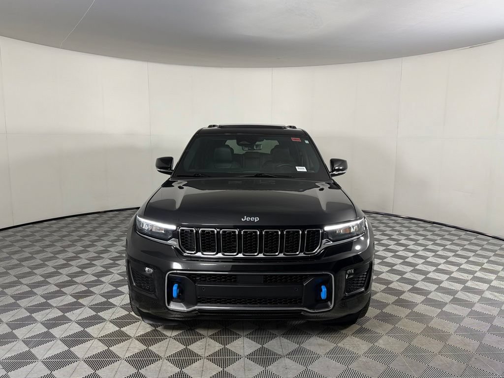 Used 2024 Jeep Grand Cherokee Overland w/ Luxury Tech Group IV AWD/4WD image 4