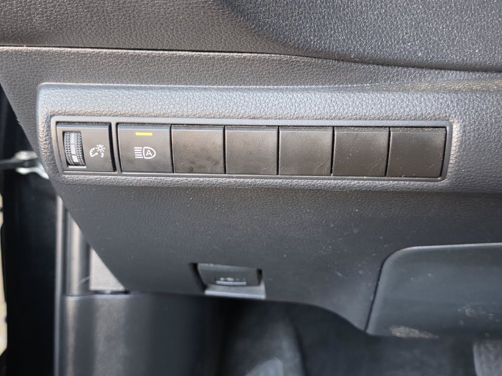Used 2025 Toyota Corolla LE FWD image 18