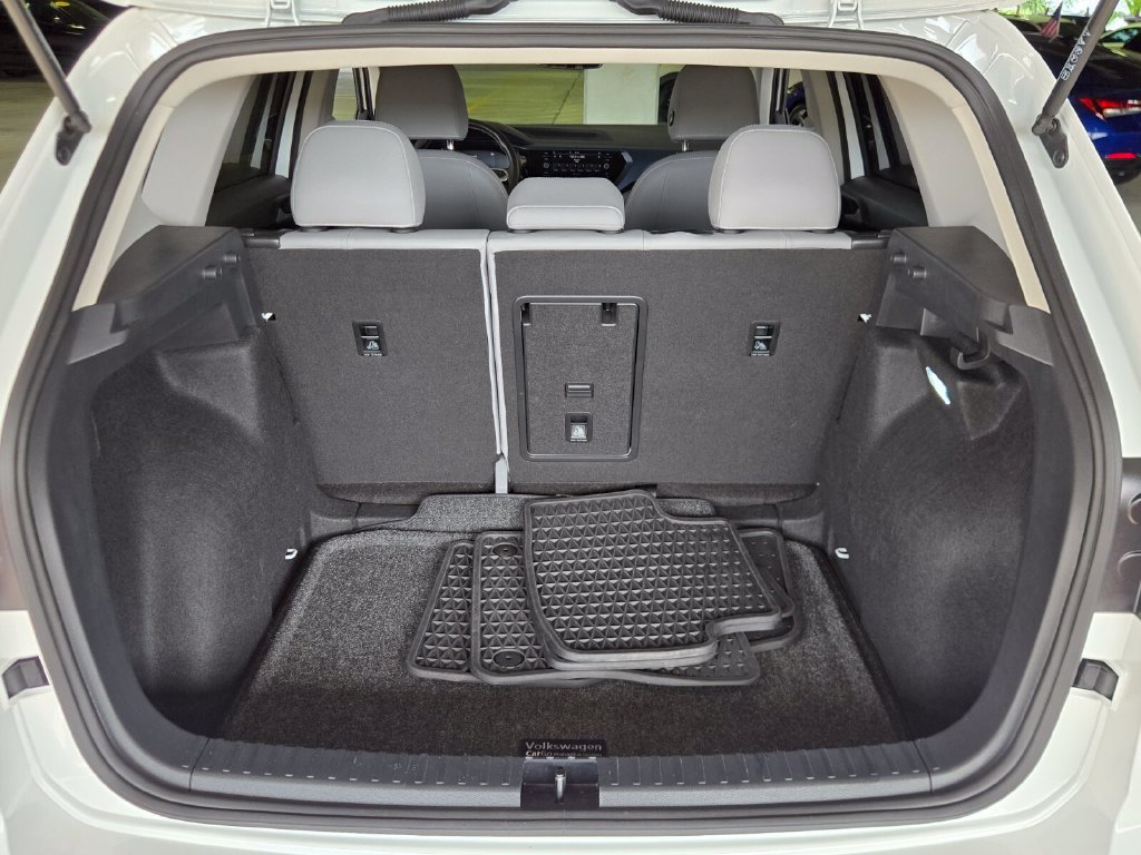 Certified 2024 Volkswagen Taos SE w/ Panoramic Sunroof Package FWD image 16