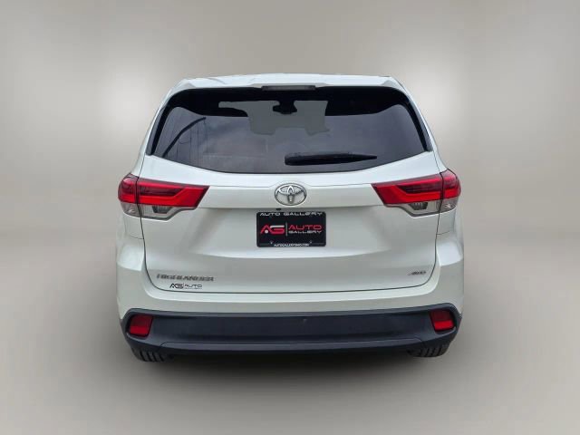 Used 2018 Toyota Highlander LE image 6