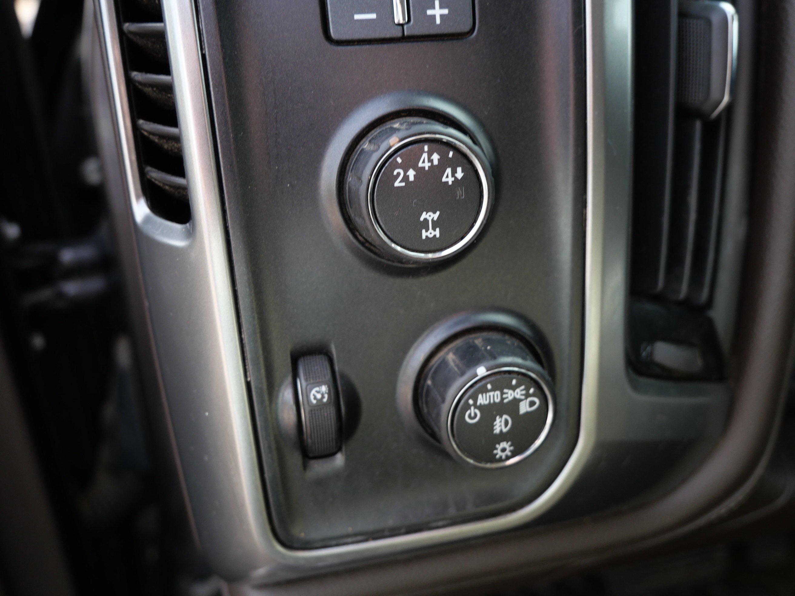 Used 2015 Chevrolet Silverado 3500 LTZ w/ Duramax Plus Package AWD/4WD image 27