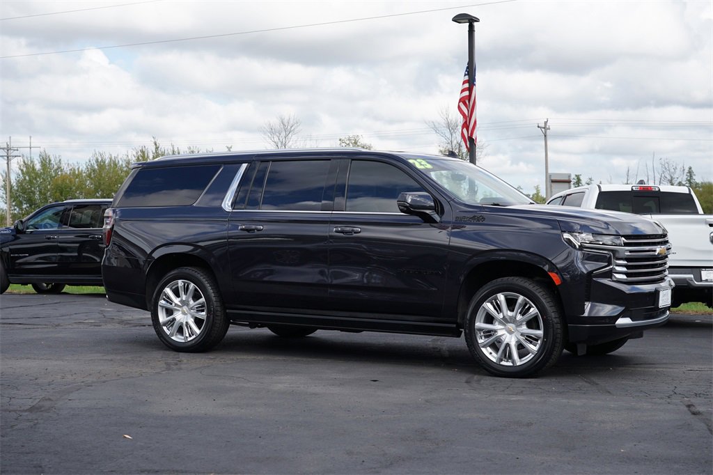 Used 2023 Chevrolet Suburban High Country image 2
