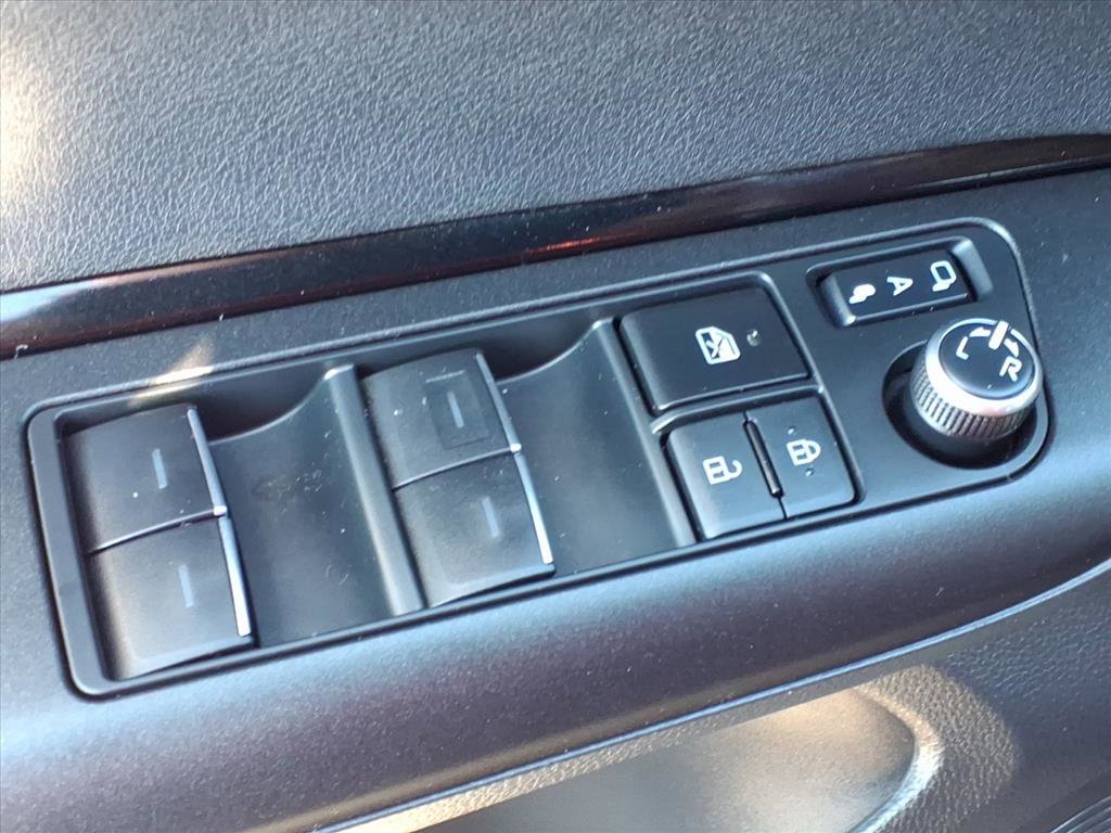 Certified 2023 Toyota Venza LE image 14