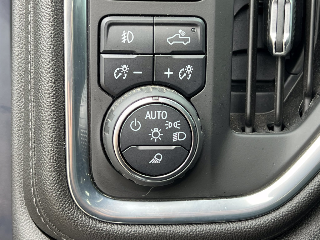 Used 2022 Chevrolet Silverado 1500 High Country AWD/4WD image 30