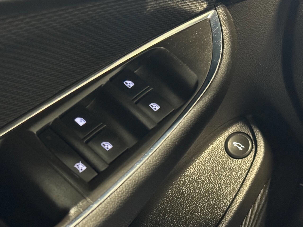 Used 2017 Chevrolet Cruze LT w/ Convenience Package image 31