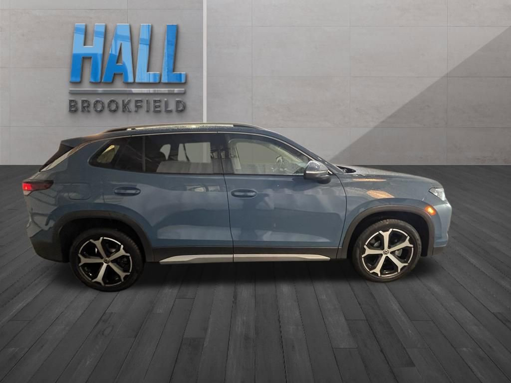 Certified 2025 Volkswagen Tiguan SE w/ Panoramic Sunroof Package AWD/4WD image 7