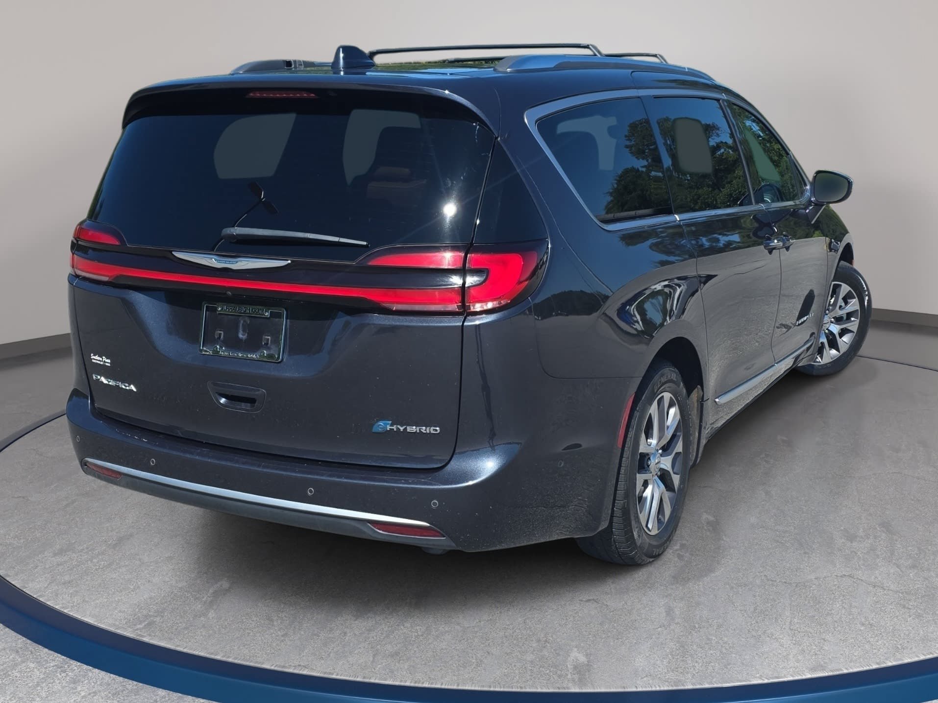 Used 2021 Chrysler Pacifica Pinnacle FWD image 5