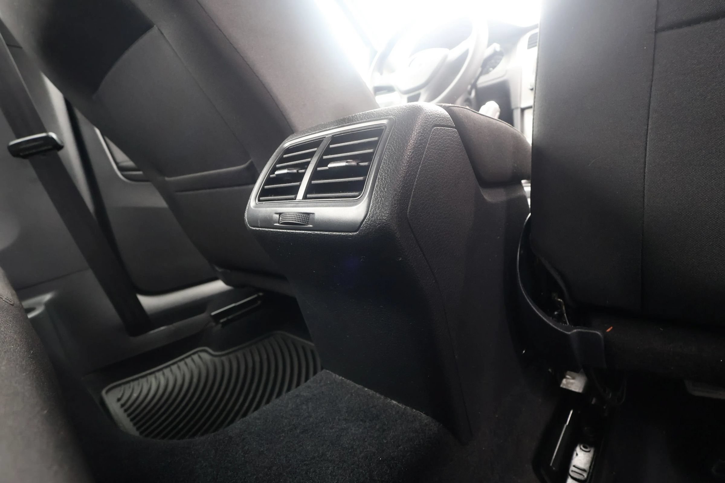 Used 2015 Volkswagen Golf Launch Edition FWD image 29
