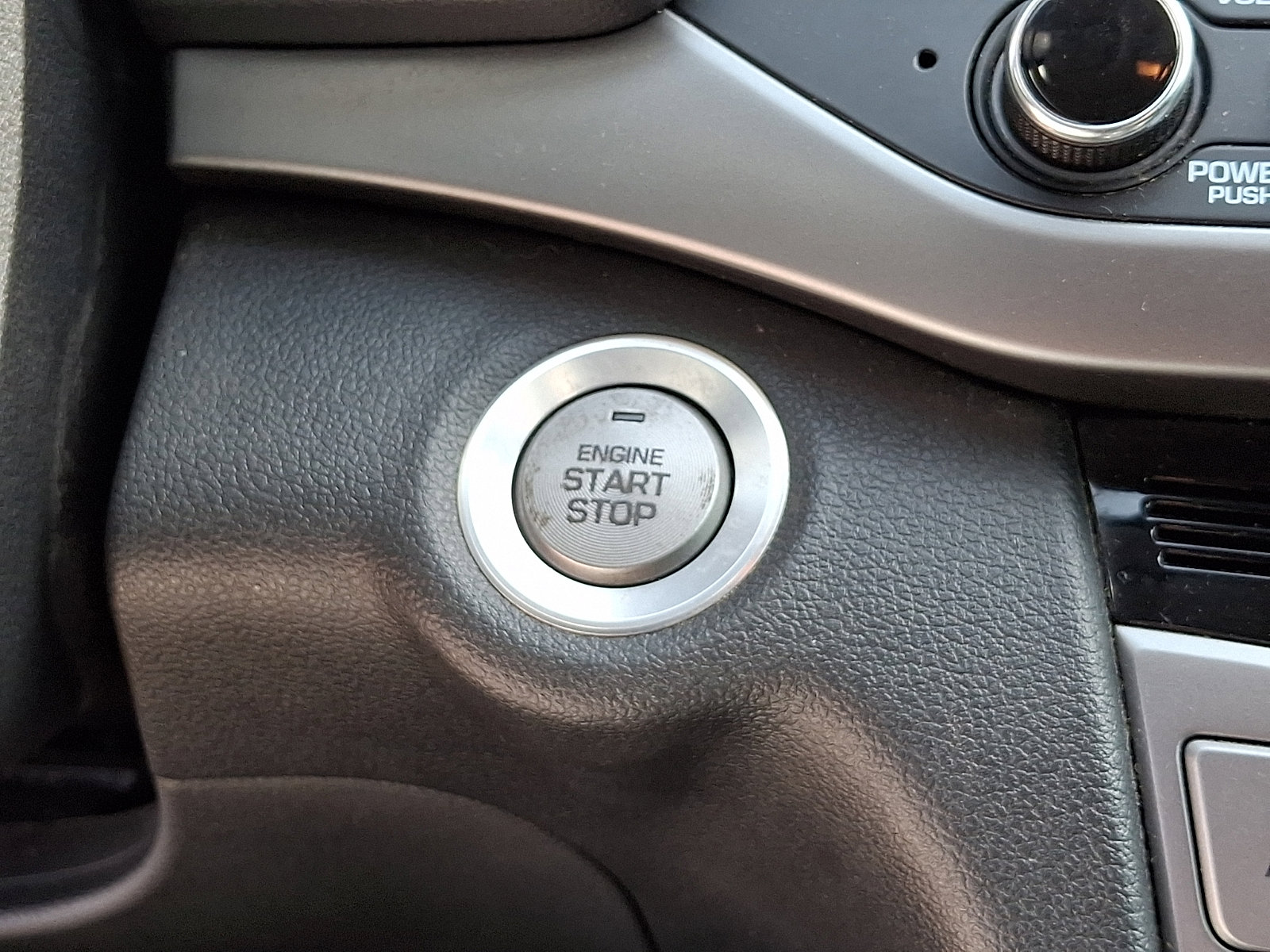 Used 2017 Hyundai Elantra Limited FWD image 27