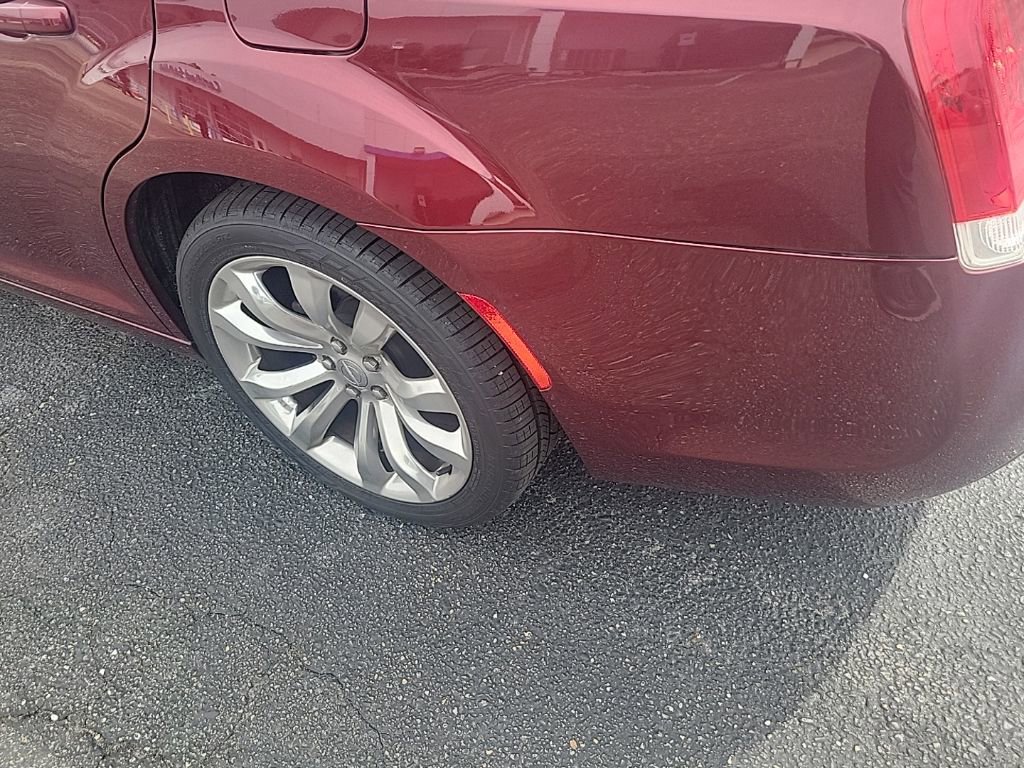 Used 2016 Chrysler 300 Limited image 14