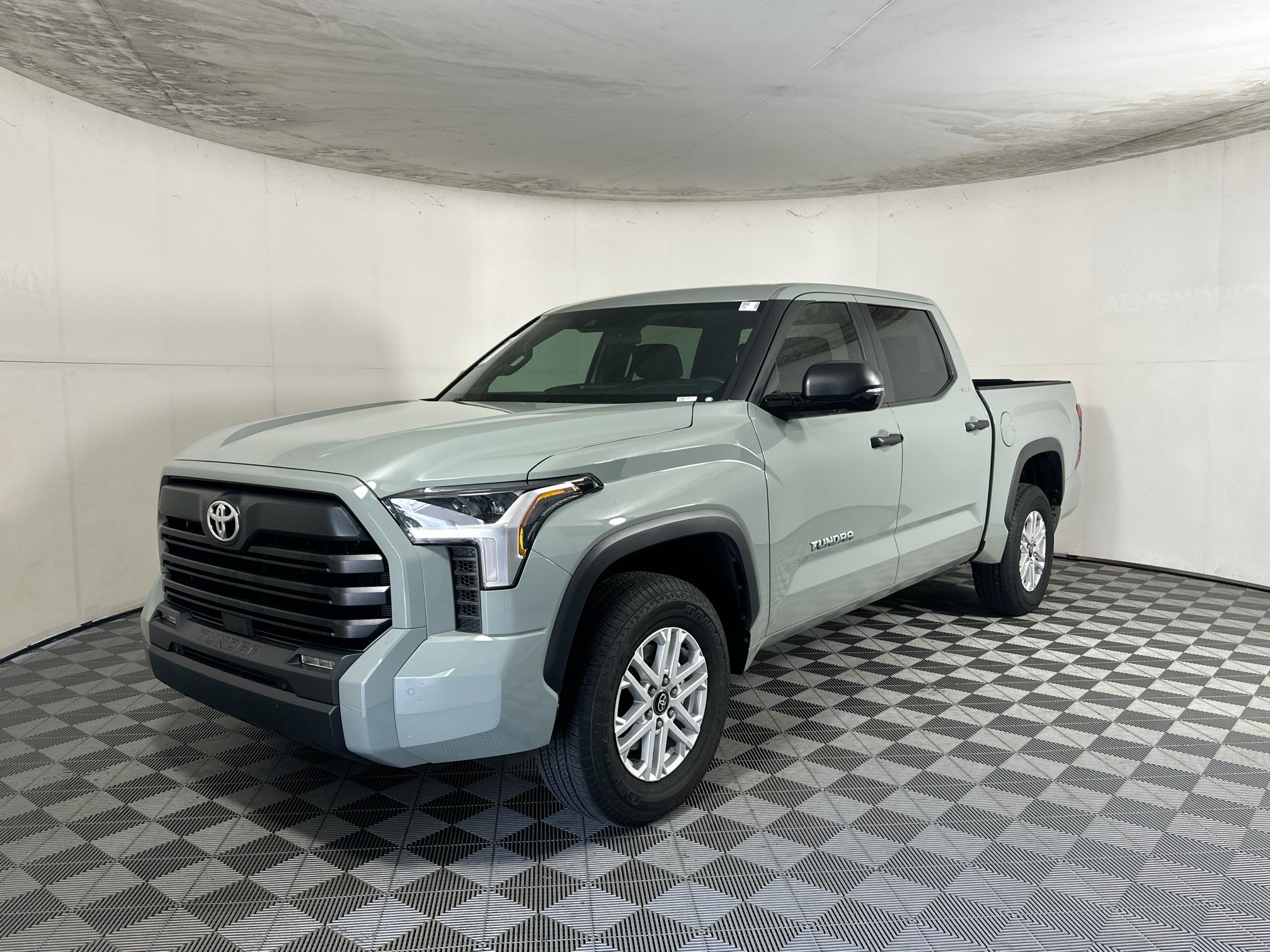 Used 2025 Toyota Tundra SR5 w/ SR5 Convenience Package AWD/4WD image 7