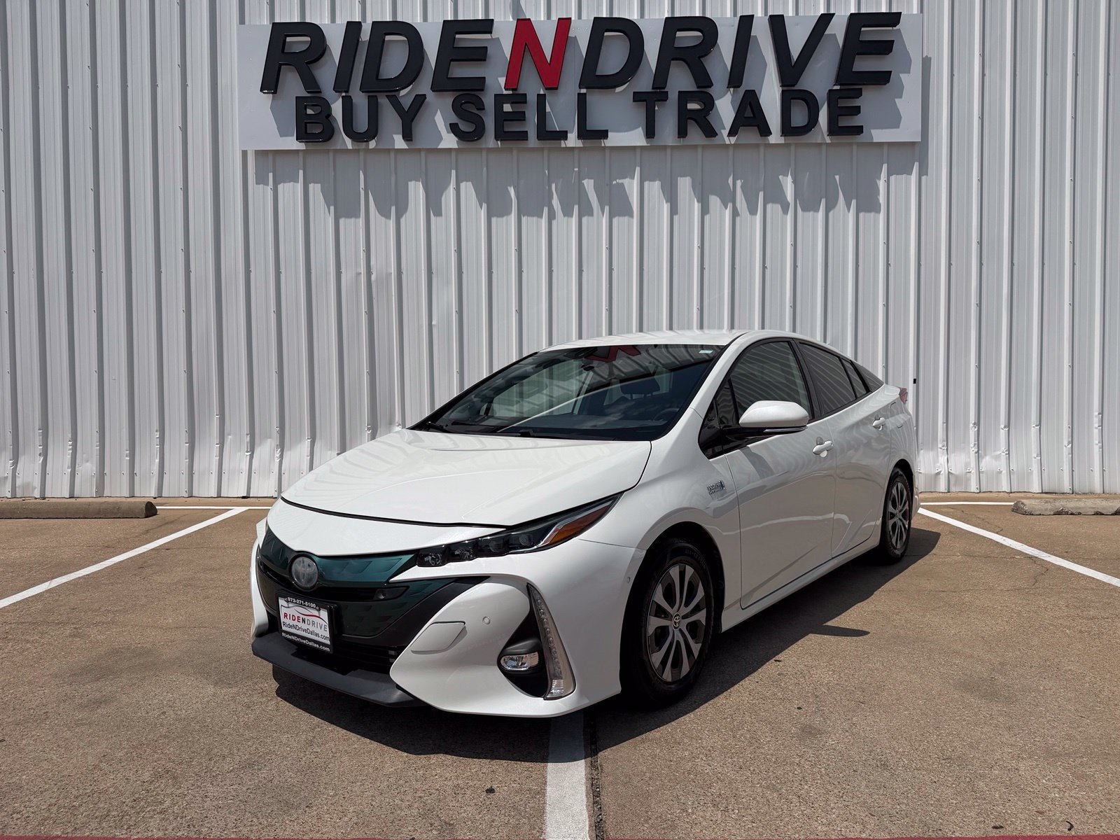 Used 2020 Toyota Prius Prime Limited FWD image 1