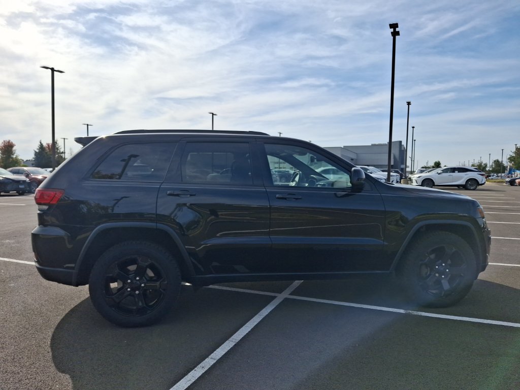 Used 2018 Jeep Grand Cherokee Laredo AWD/4WD image 6