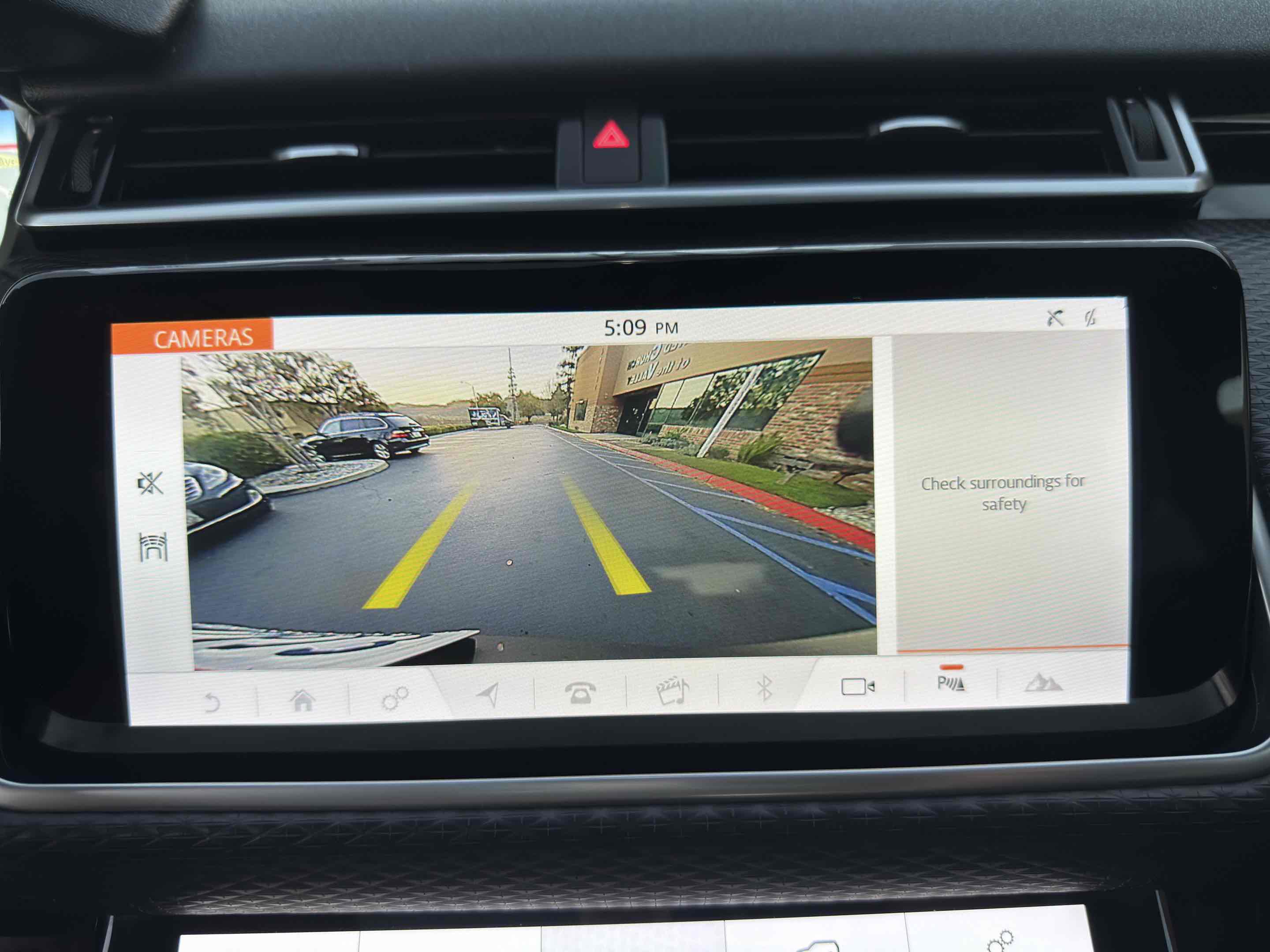 Used 2018 Land Rover Range Rover Velar R-Dynamic SE image 61