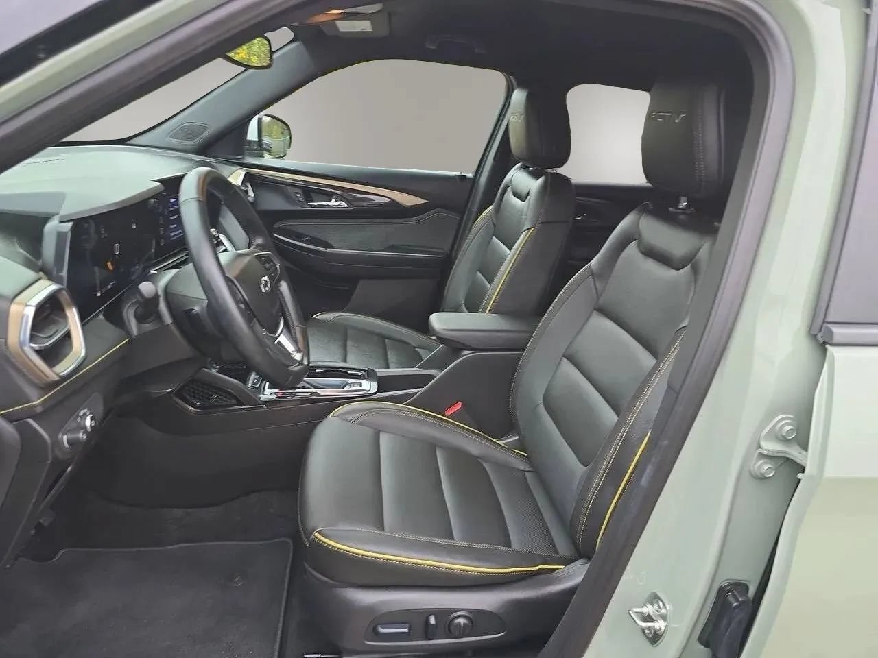 Used 2025 Chevrolet TrailBlazer ACTIV w/ Convenience Package AWD/4WD image 10