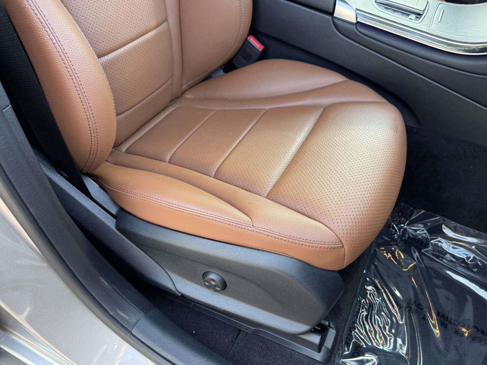Used 2021 Mercedes-Benz GLC 300 4MATIC image 9