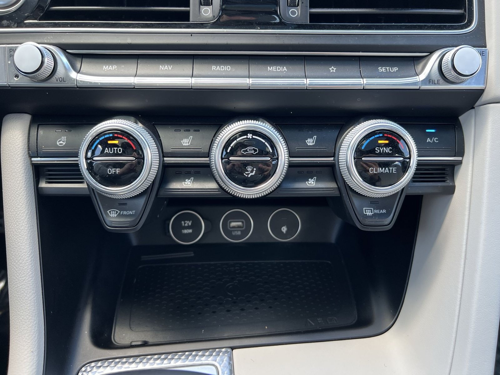 Used 2023 Genesis G70 3.3T image 21