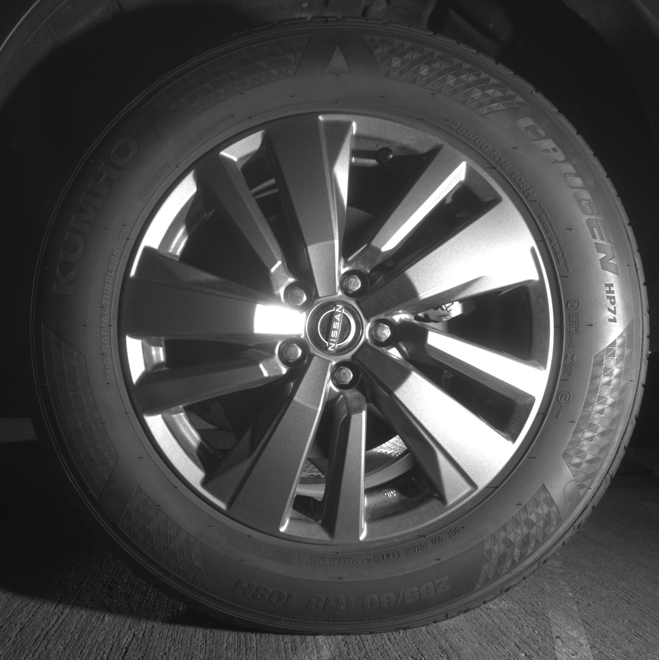 Used 2025 Nissan Pathfinder SV image 14