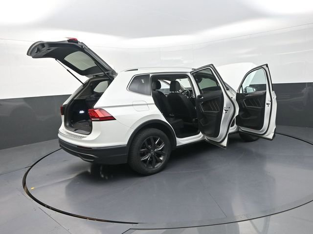 Used 2023 Volkswagen Tiguan SE w/ Panoramic Sunroof Package image 36