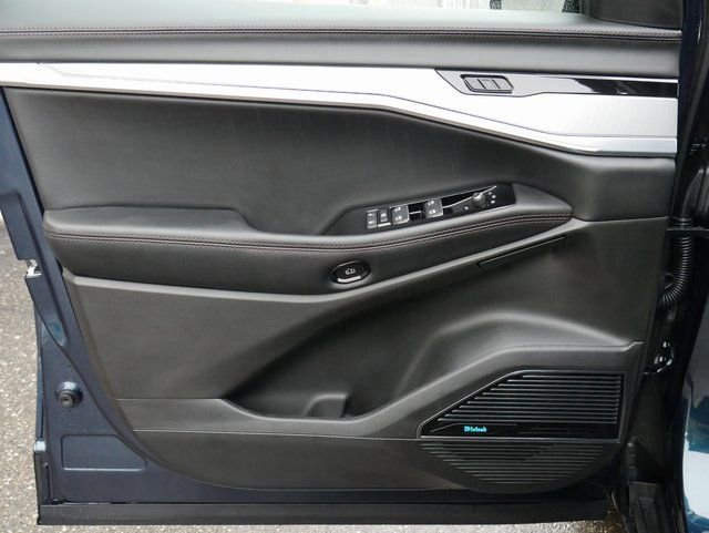 Used 2025 Jeep Wagoneer S Launch Edition image 14